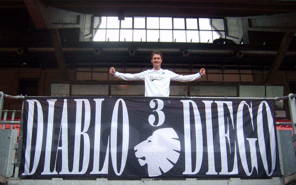 Diego med banneret inden ombygningen